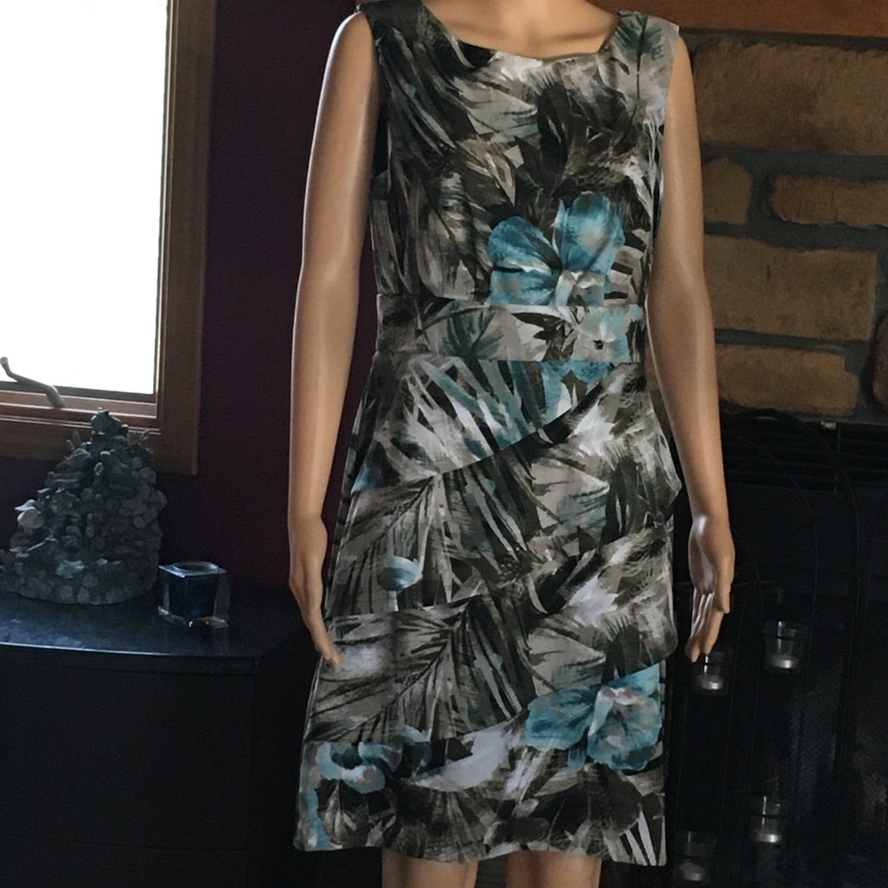 NWOT Super Classy back zip Diagonal layered dress sz 10